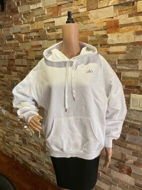 ALO Yoga Accolade Pullover Hoodie While Women’s Size M Sleeve.